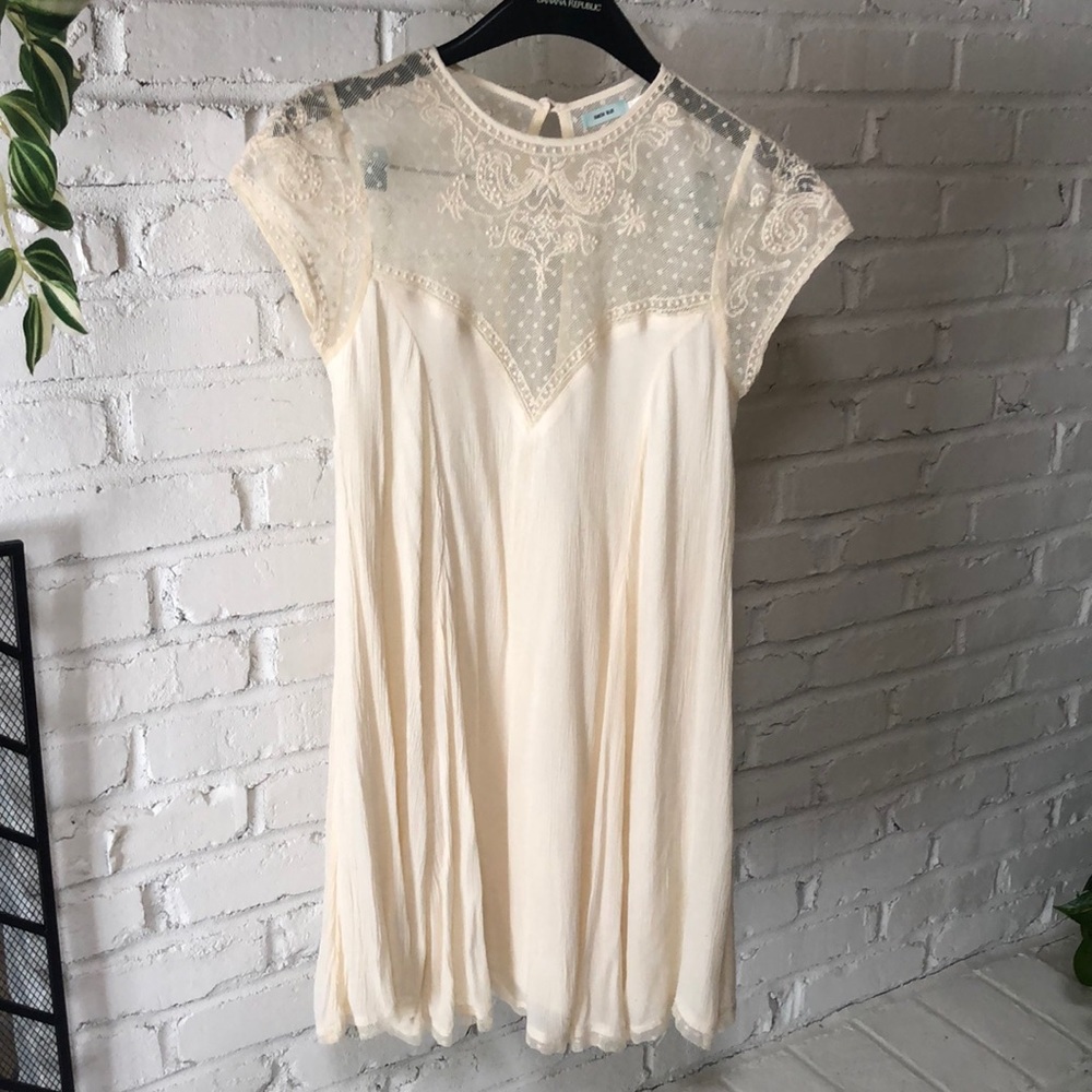 Gently worn white dress lace detail, S